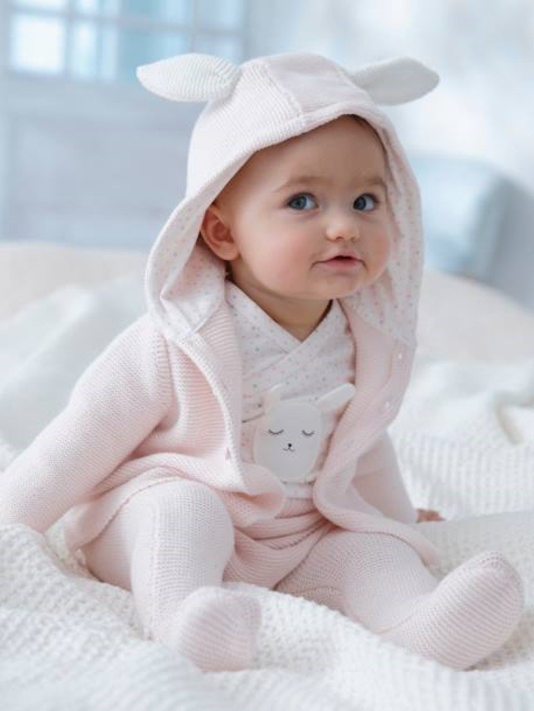 Ανάλογα την εποχή γέννησης, πρέπει να αγοράσετε ρούχα νεογέννητου